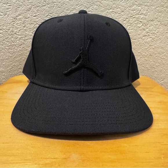 Air Jordan Jumpman Snapback Hat Black - Picture 2 of 4